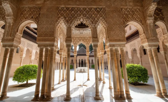 La Alhambra recupera cifras prepandemia con 90.200 visitantes esta Navidad